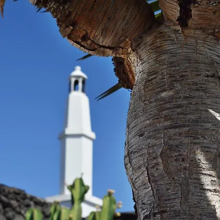 Stylish Getaway With Secluded Patio In Lava Апартаменты