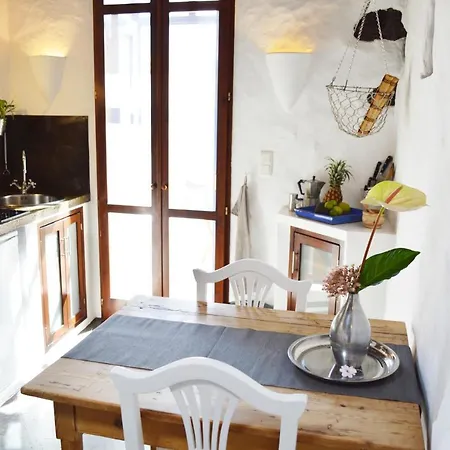 Apartment Stylish Getaway With Secluded Patio In Lava Uga
