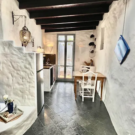Stylish Getaway With Secluded Patio In Lava Appartamento