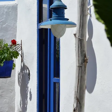 Stylish Getaway With Secluded Patio In Lava Uga